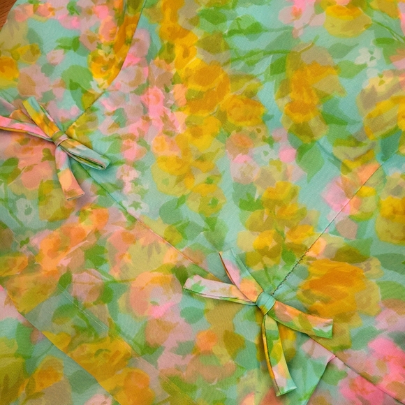 💐 VTG Vibrant Floral Sheer Overlay 1960s Wiggle Dress Sz S/M - Picture 4 of 10